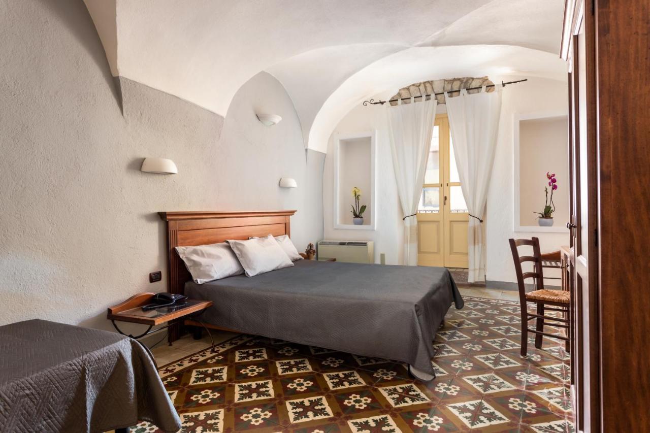 Locanda Di Corte بوسا المظهر الخارجي الصورة