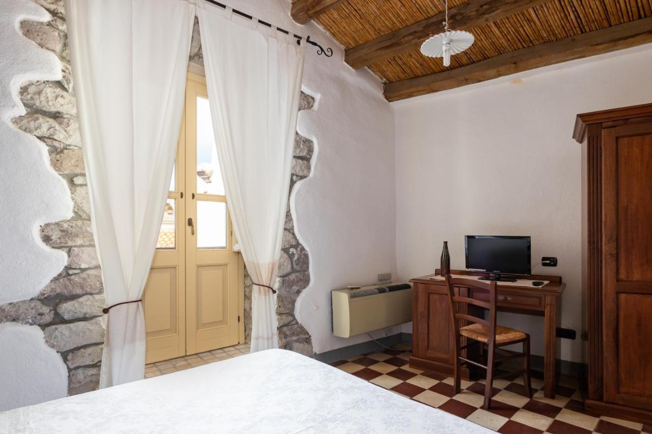Locanda Di Corte بوسا المظهر الخارجي الصورة